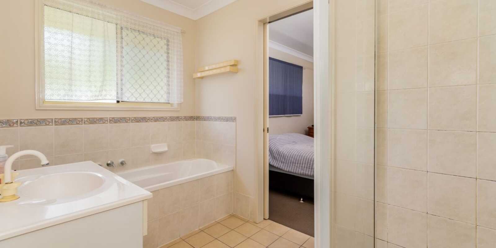 33 Dorset Drive Caboolture South