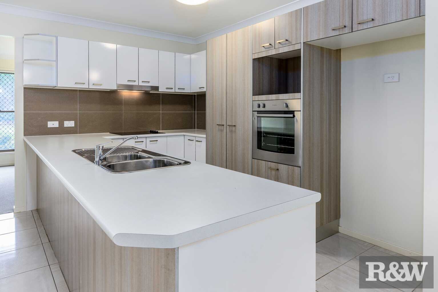 12 Piccadilly Street Bellmere
