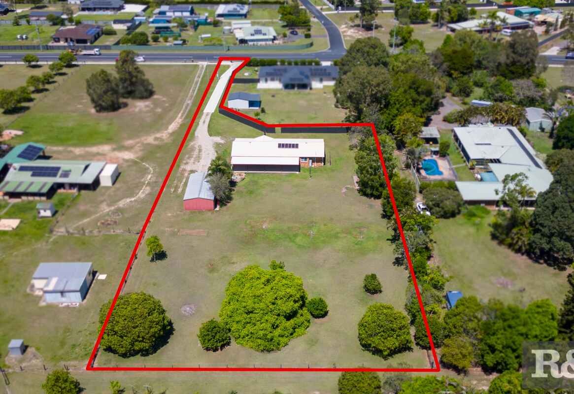 Acreage Family Living on a Brilliant 5,000m2 Block!