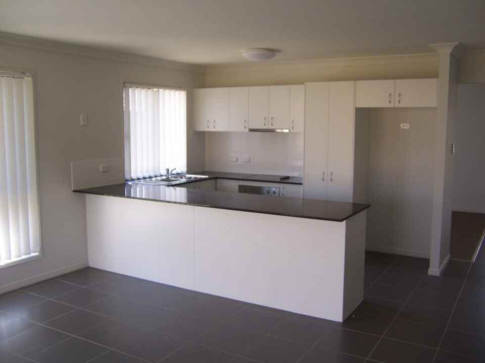 7 Dear Place Bellmere