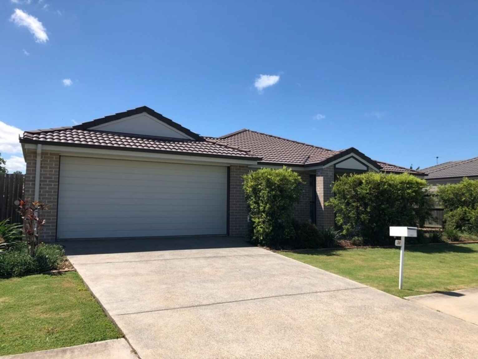 38 Piccadilly Street Bellmere