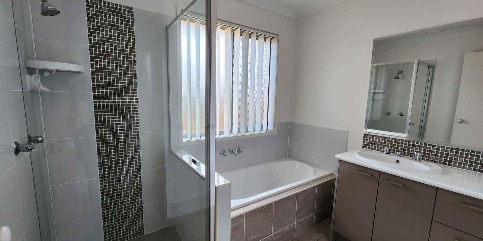 38 Piccadilly Street Bellmere