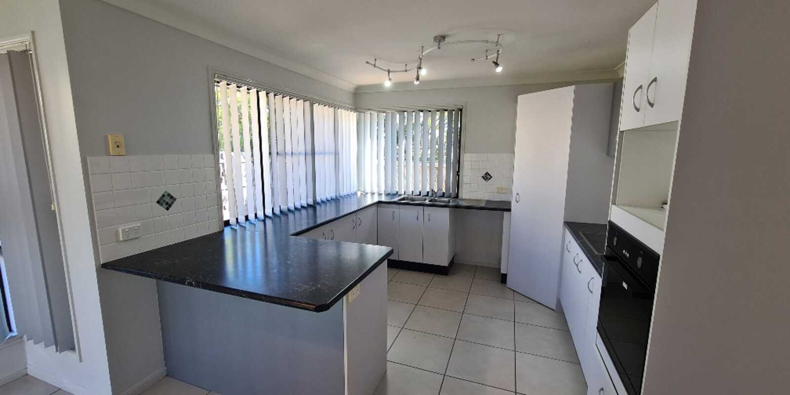 4 Corrimal Place Sandstone Point