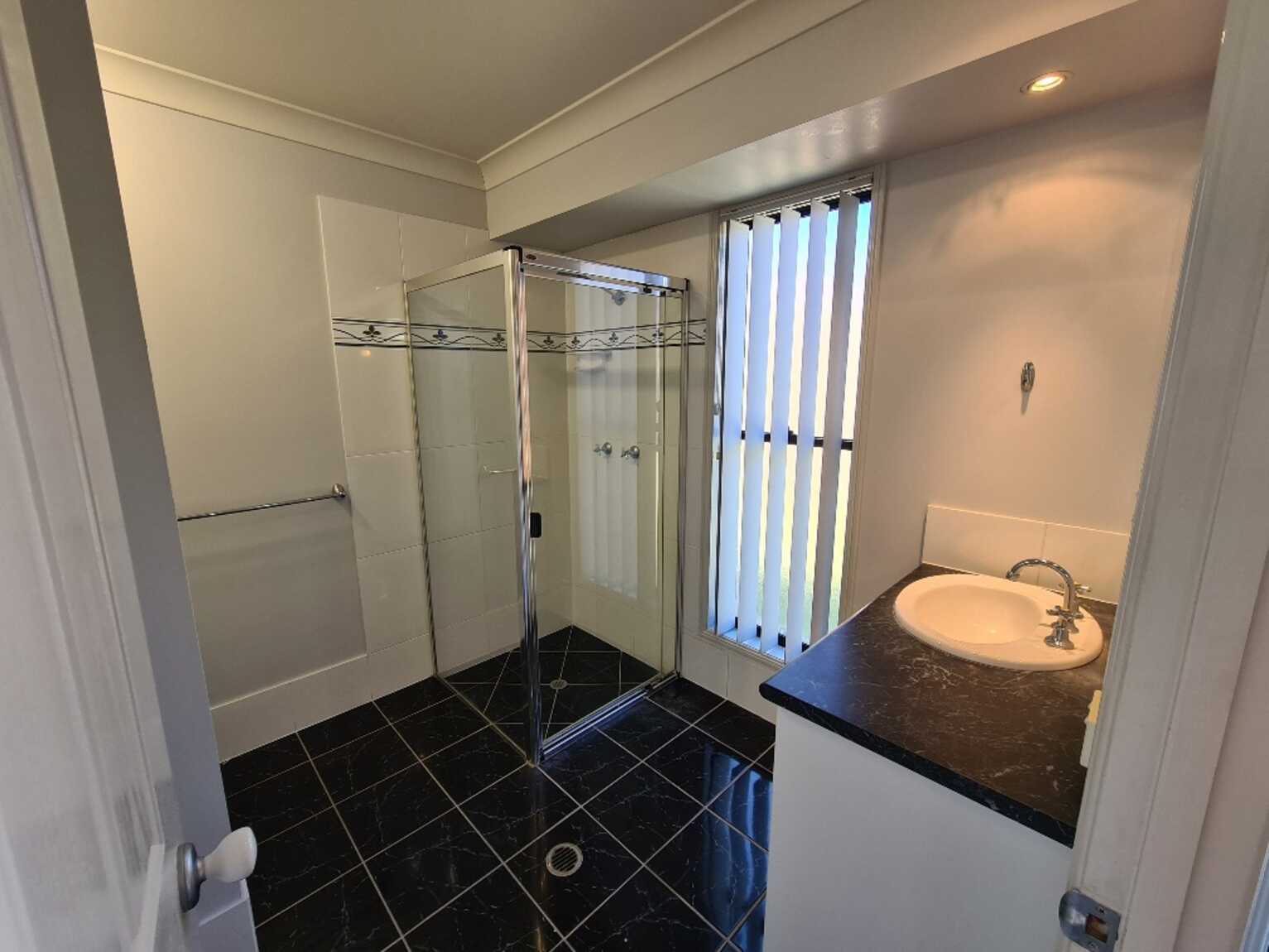 4 Corrimal Place Sandstone Point