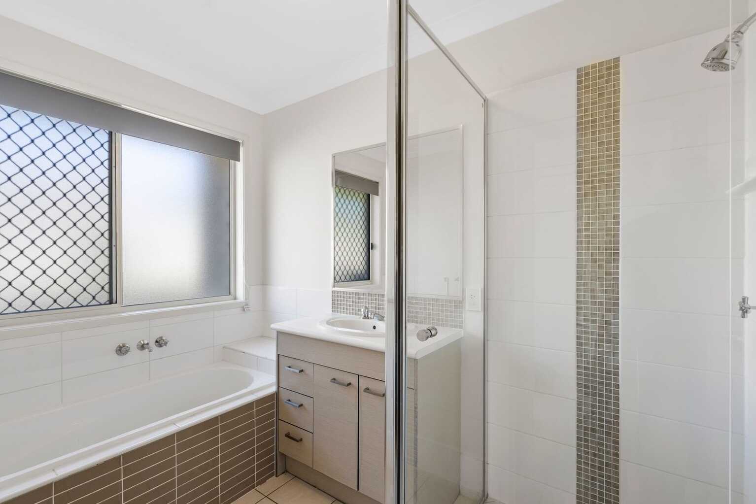 24 Piccadilly Street Bellmere