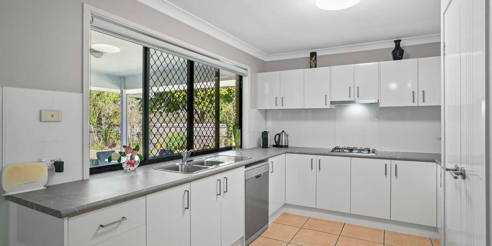 16 Lotus Avenue Bellmere