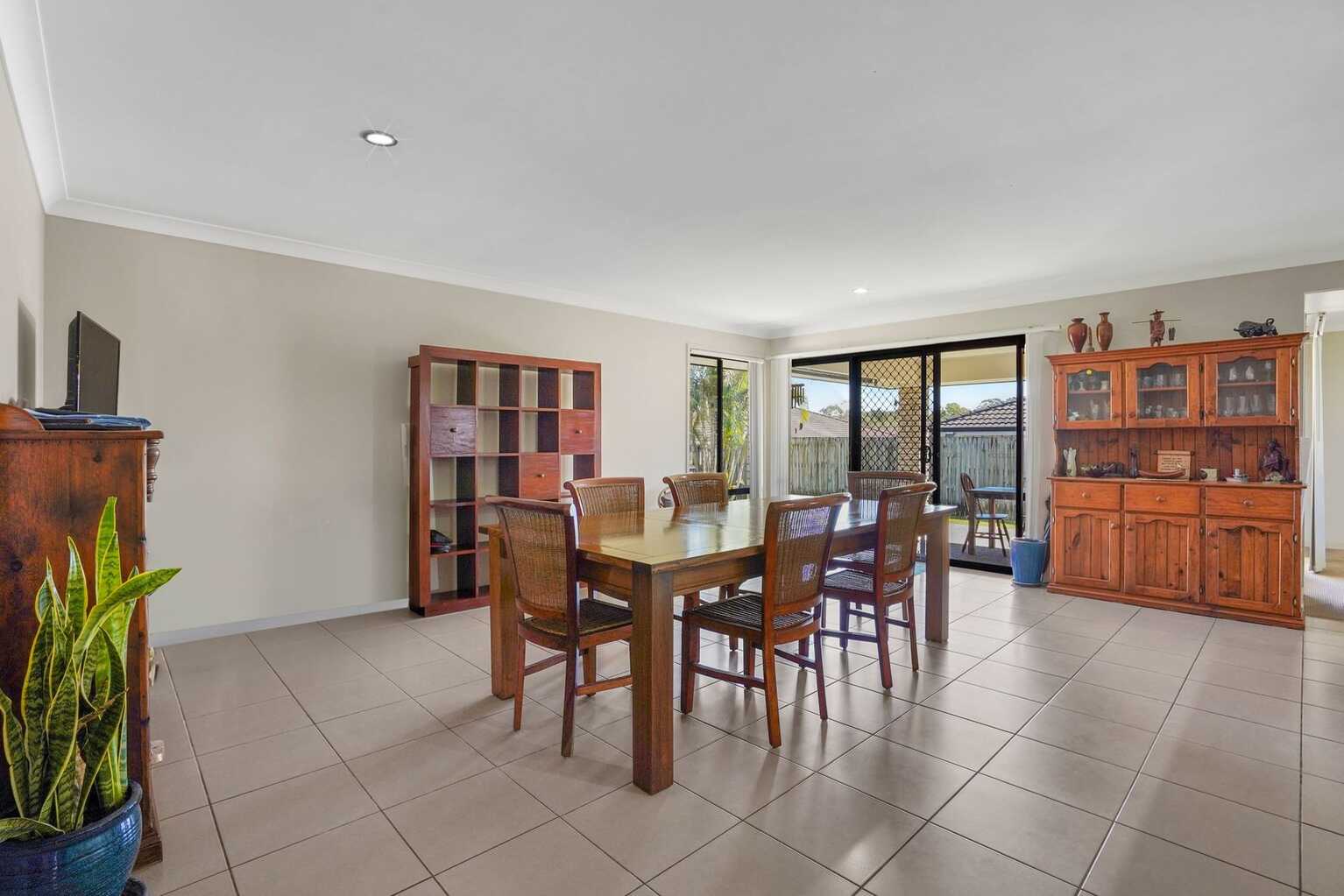60 Coach Road West Morayfield