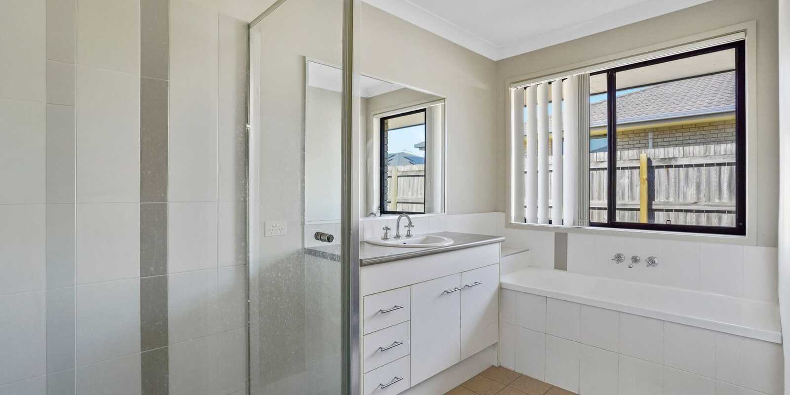 60 Coach Road West Morayfield