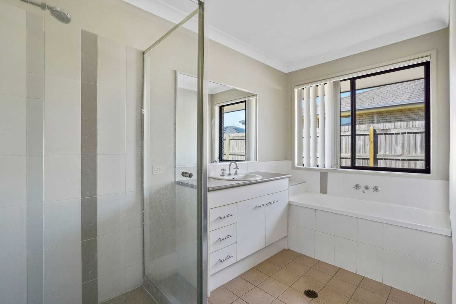 60 Coach Road West Morayfield