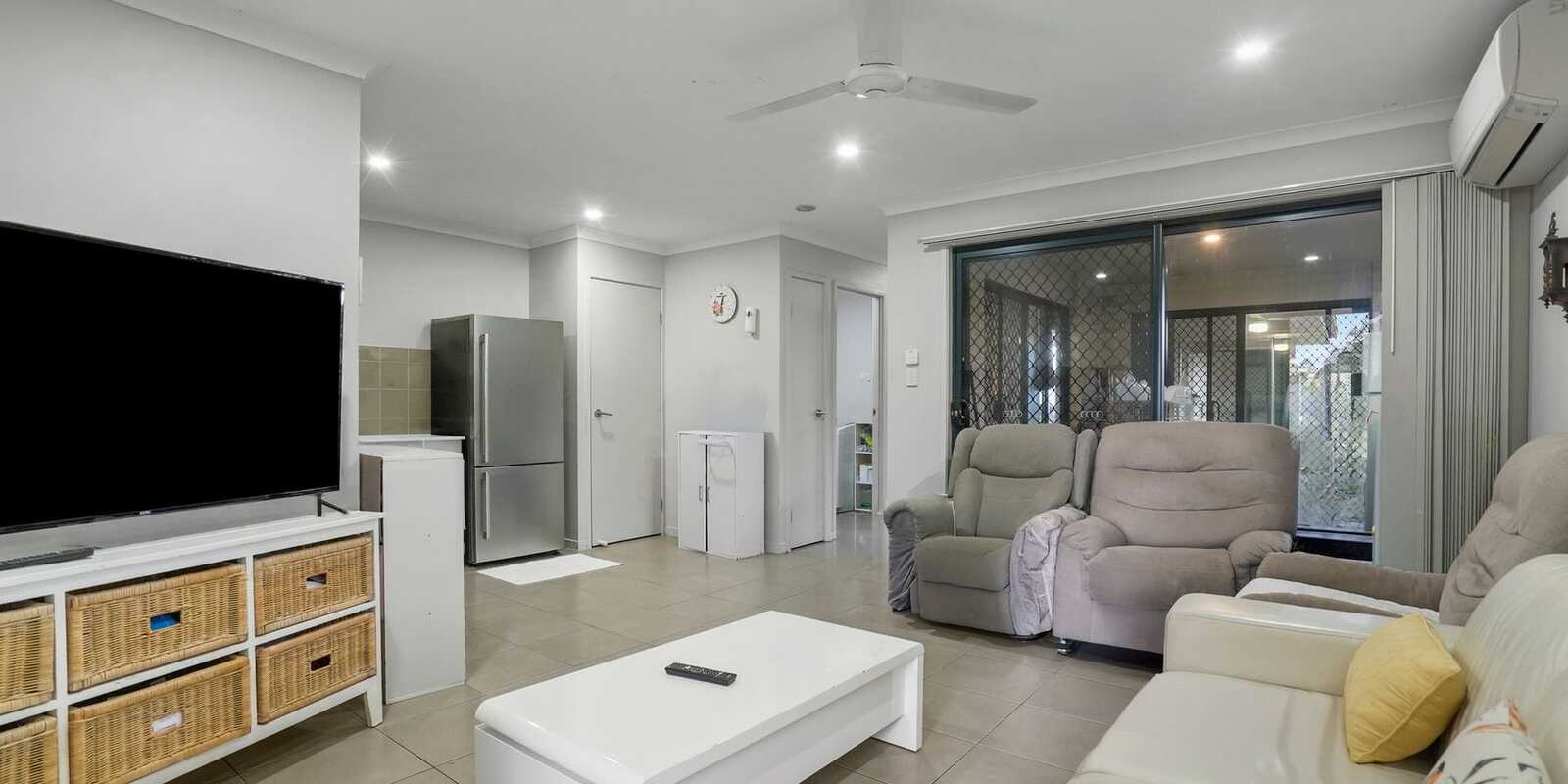 2/25 Lyndon Way Bellmere