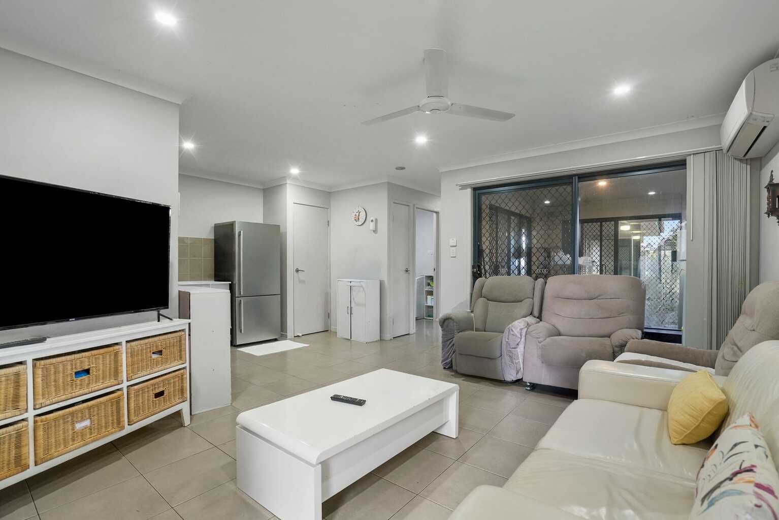 2/25 Lyndon Way Bellmere
