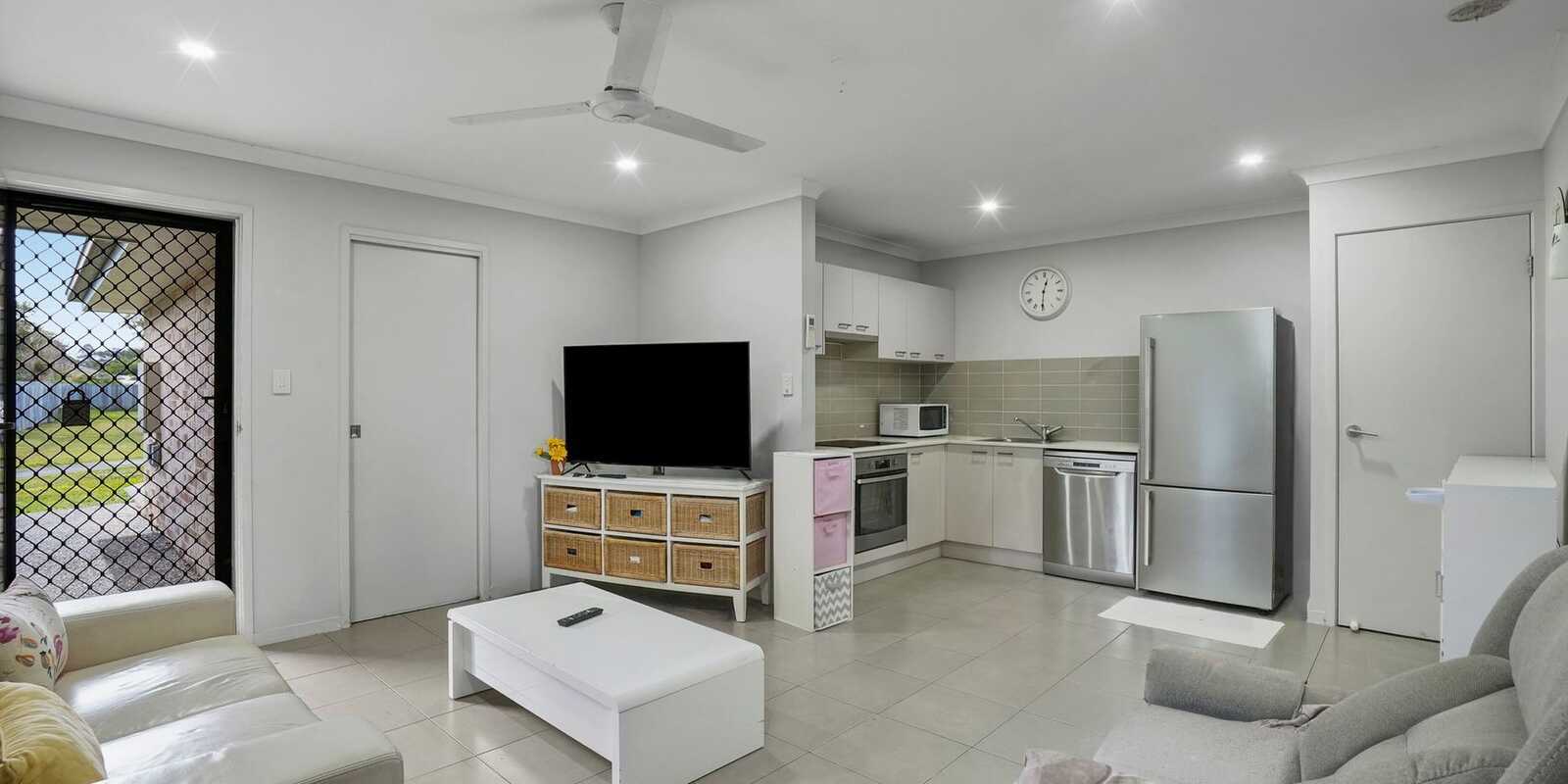 2/25 Lyndon Way Bellmere