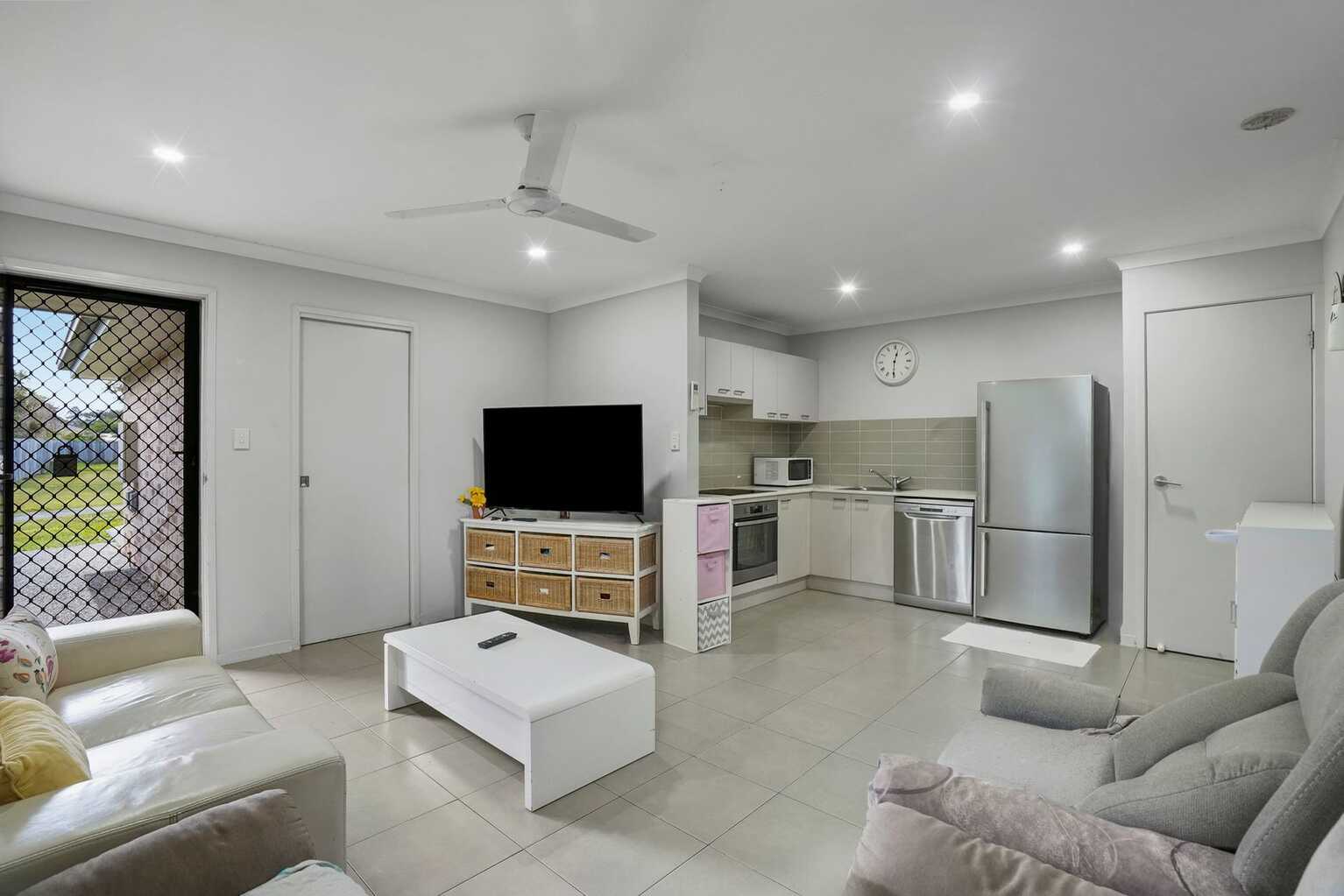 2/25 Lyndon Way Bellmere