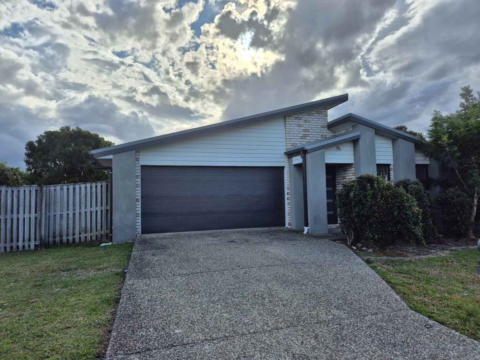 7 Dear Place Bellmere