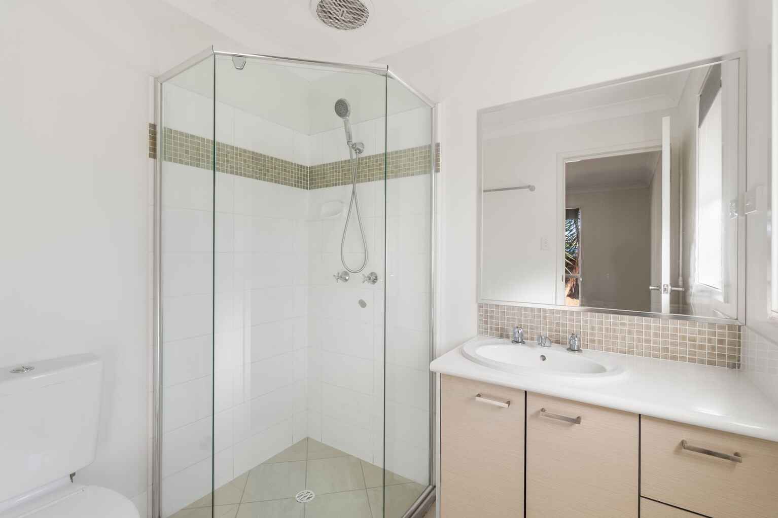 24 Piccadilly Street Bellmere