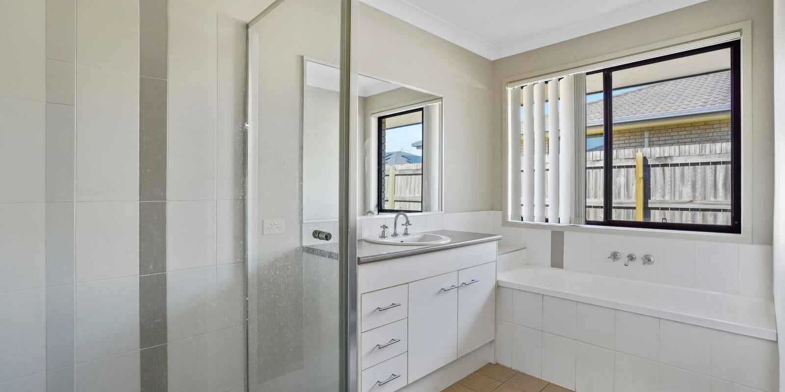 60 Coach Road West Morayfield