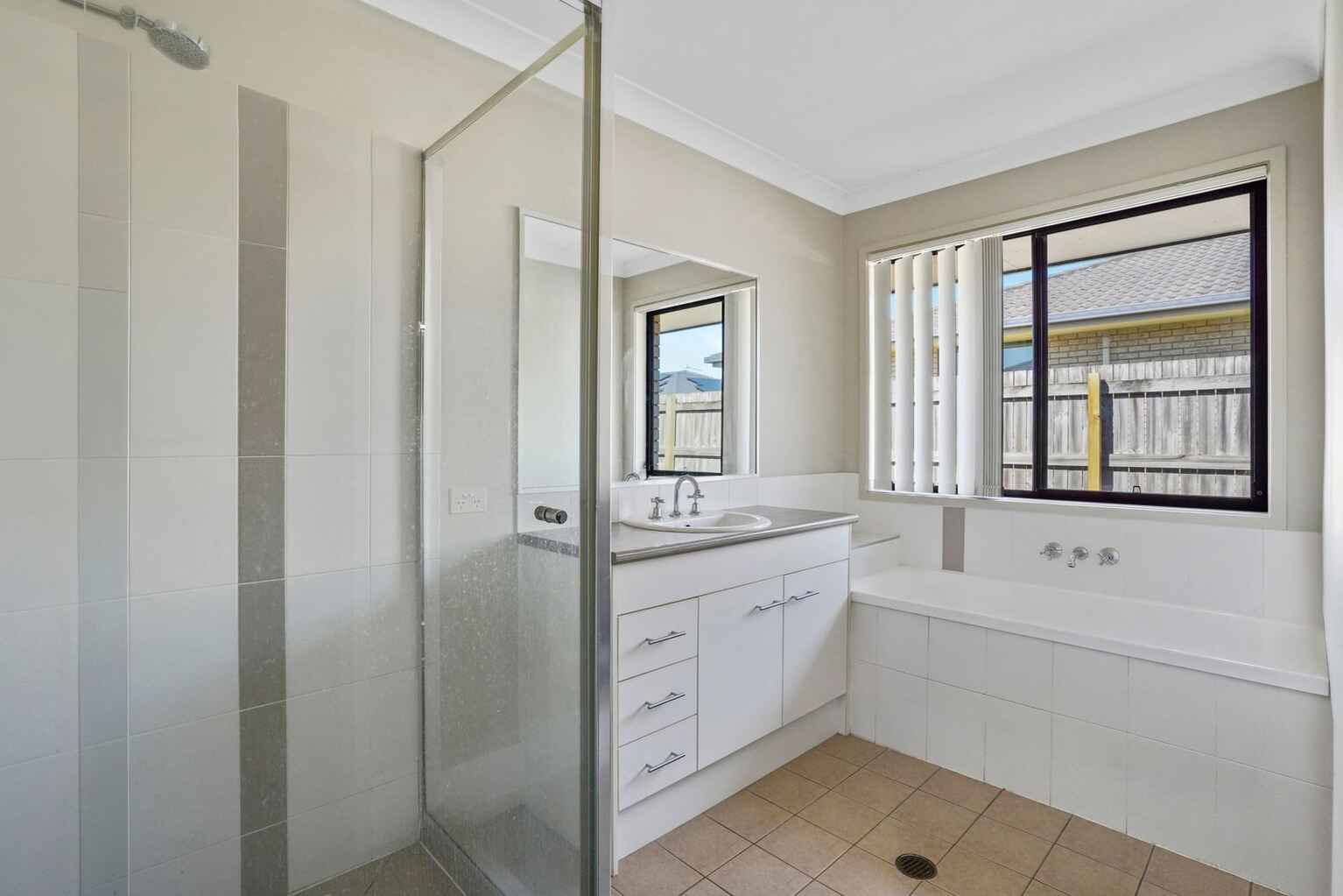 60 Coach Road West Morayfield