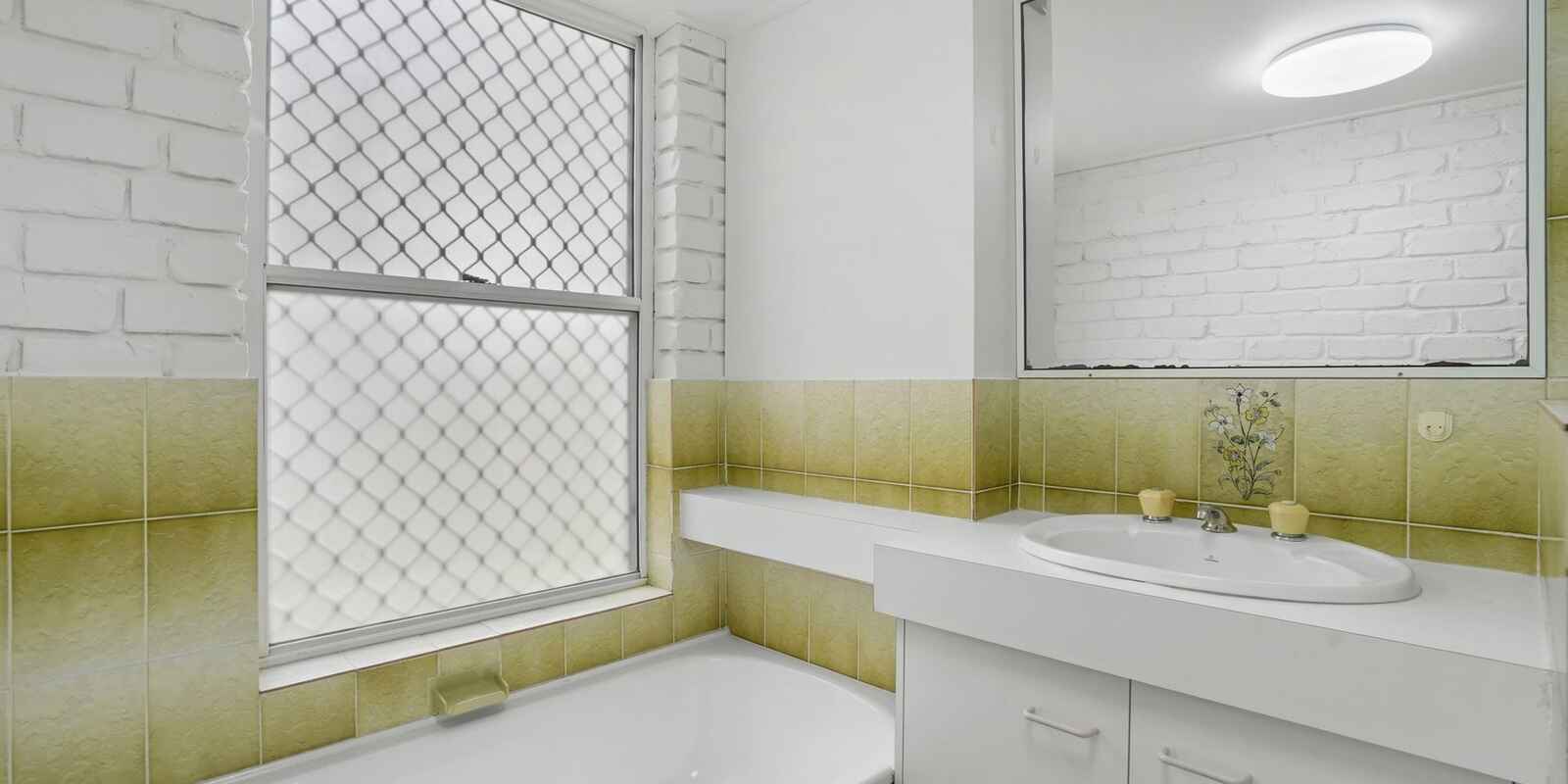 2/19 Lower King Street Caboolture