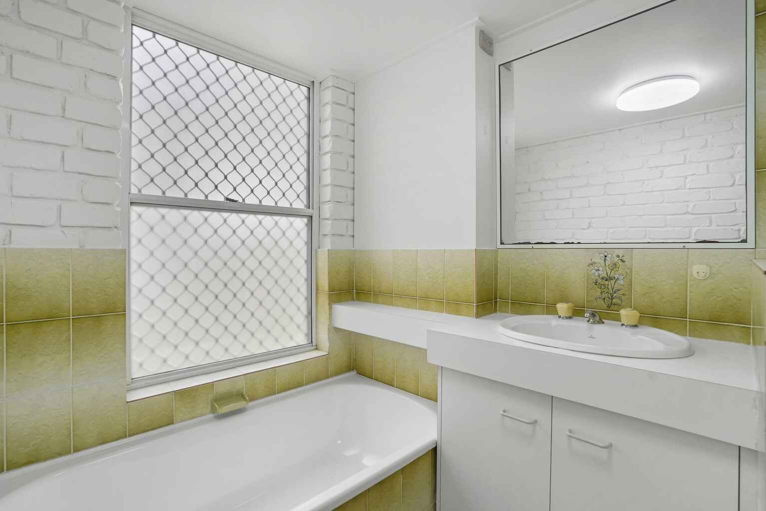2/19 Lower King Street Caboolture