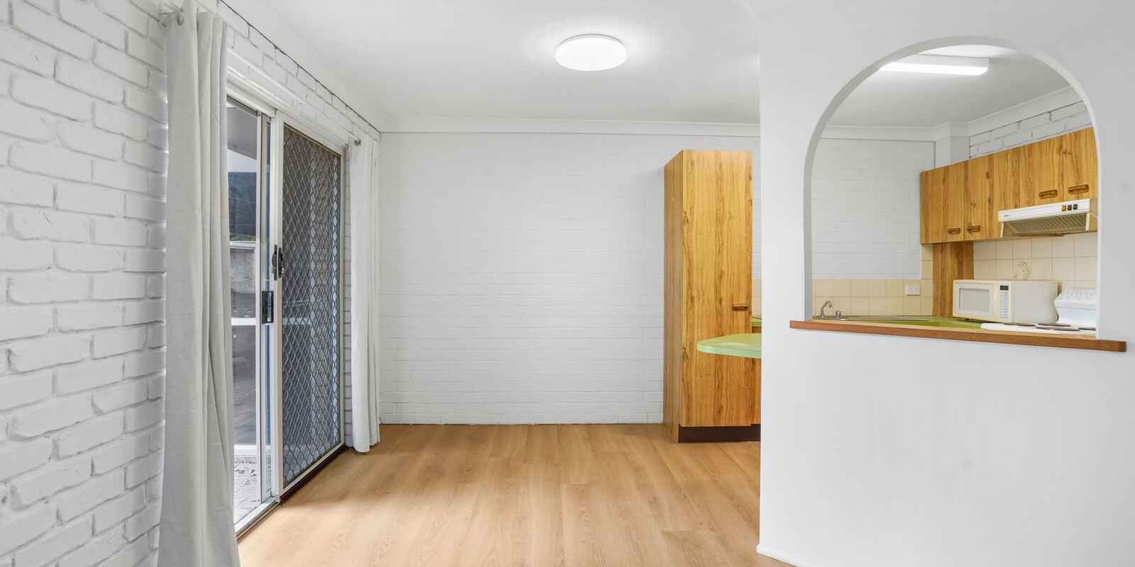 2/19 Lower King Street Caboolture