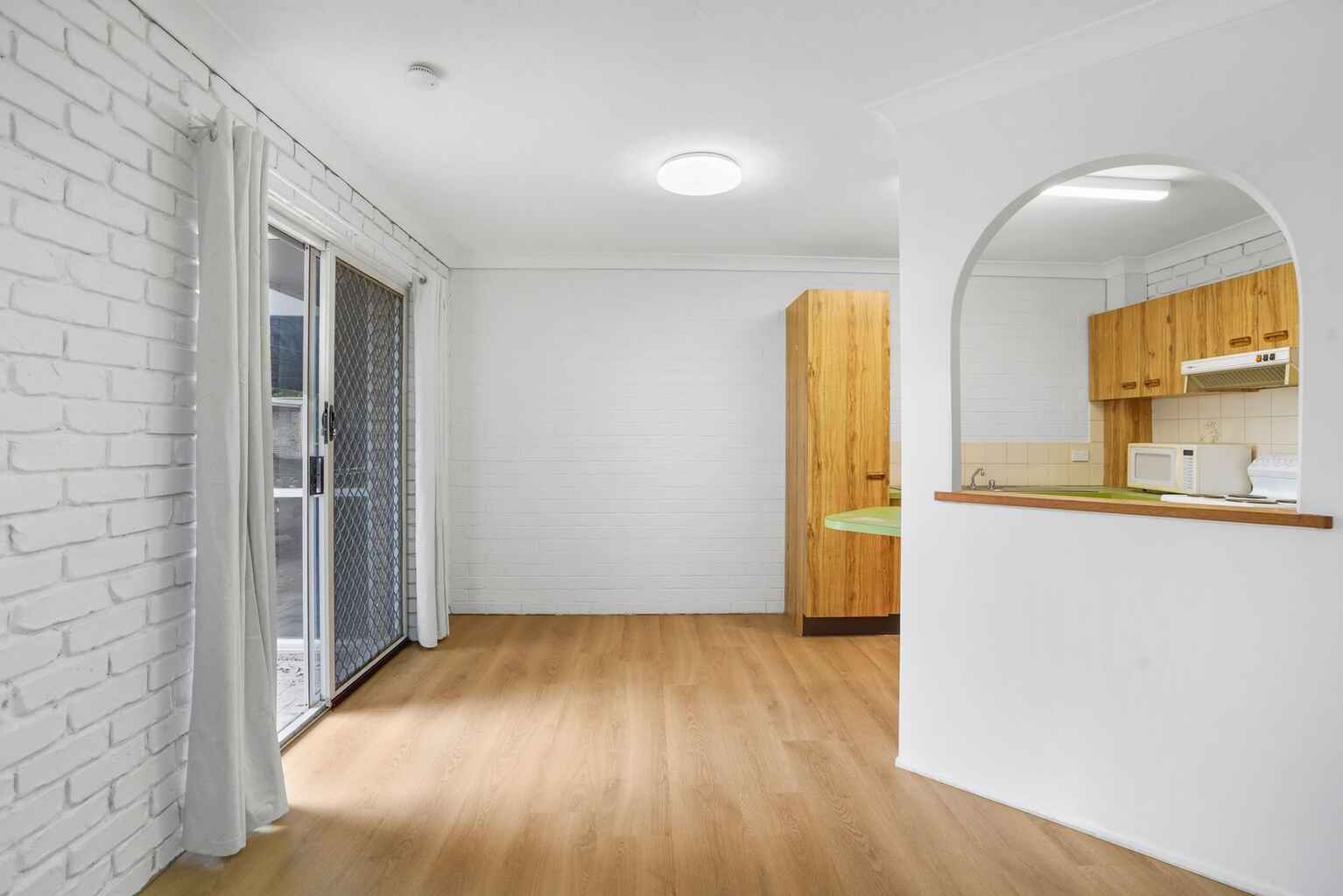 2/19 Lower King Street Caboolture