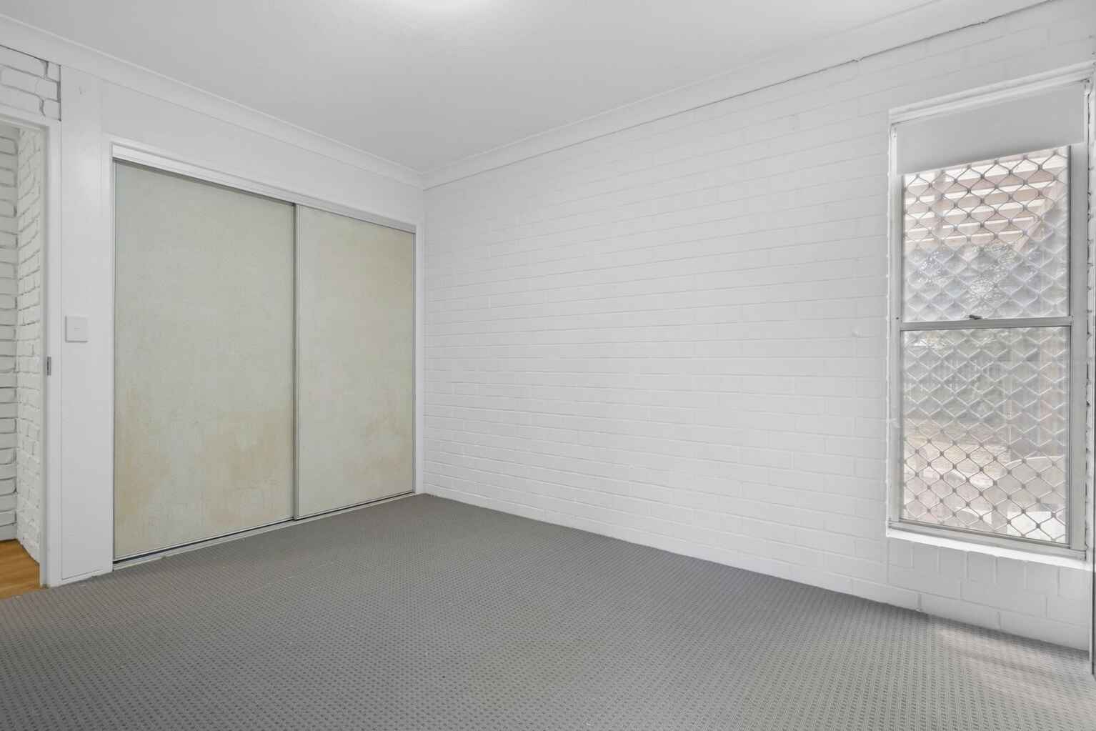 2/19 Lower King Street Caboolture
